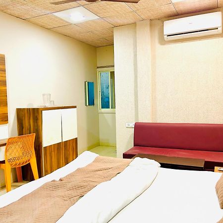 Jagtara Residency Hotel Индор Екстериор снимка