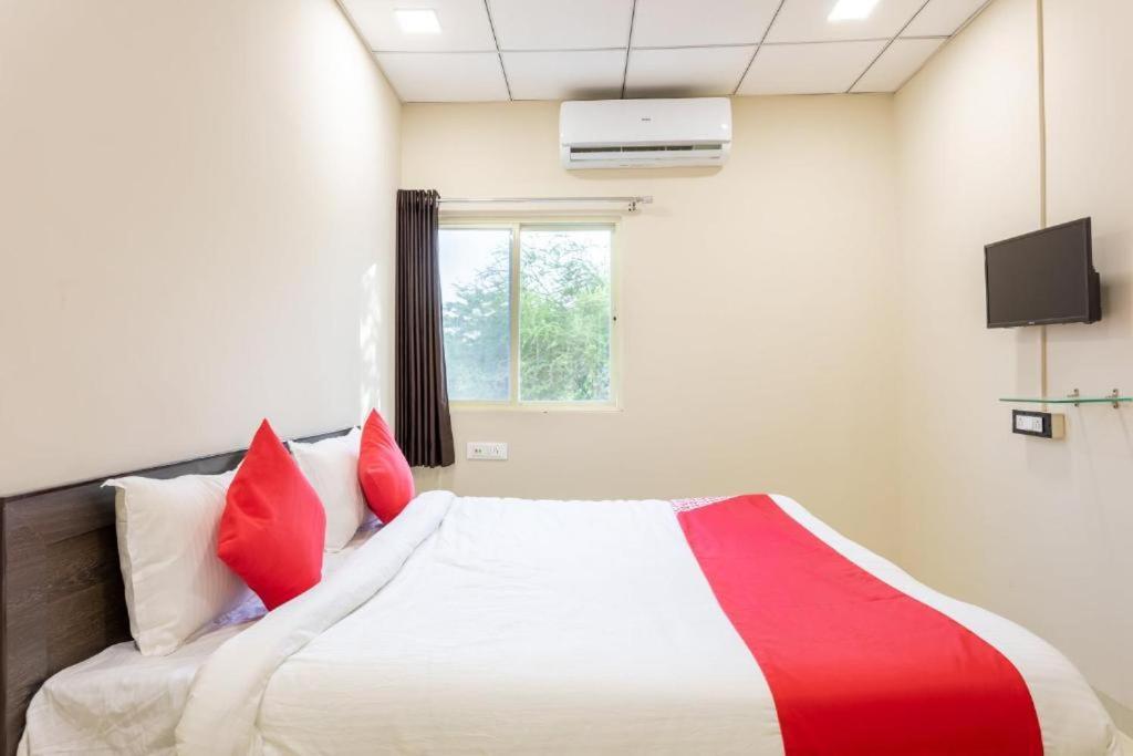 Jagtara Residency Hotel Индор Екстериор снимка