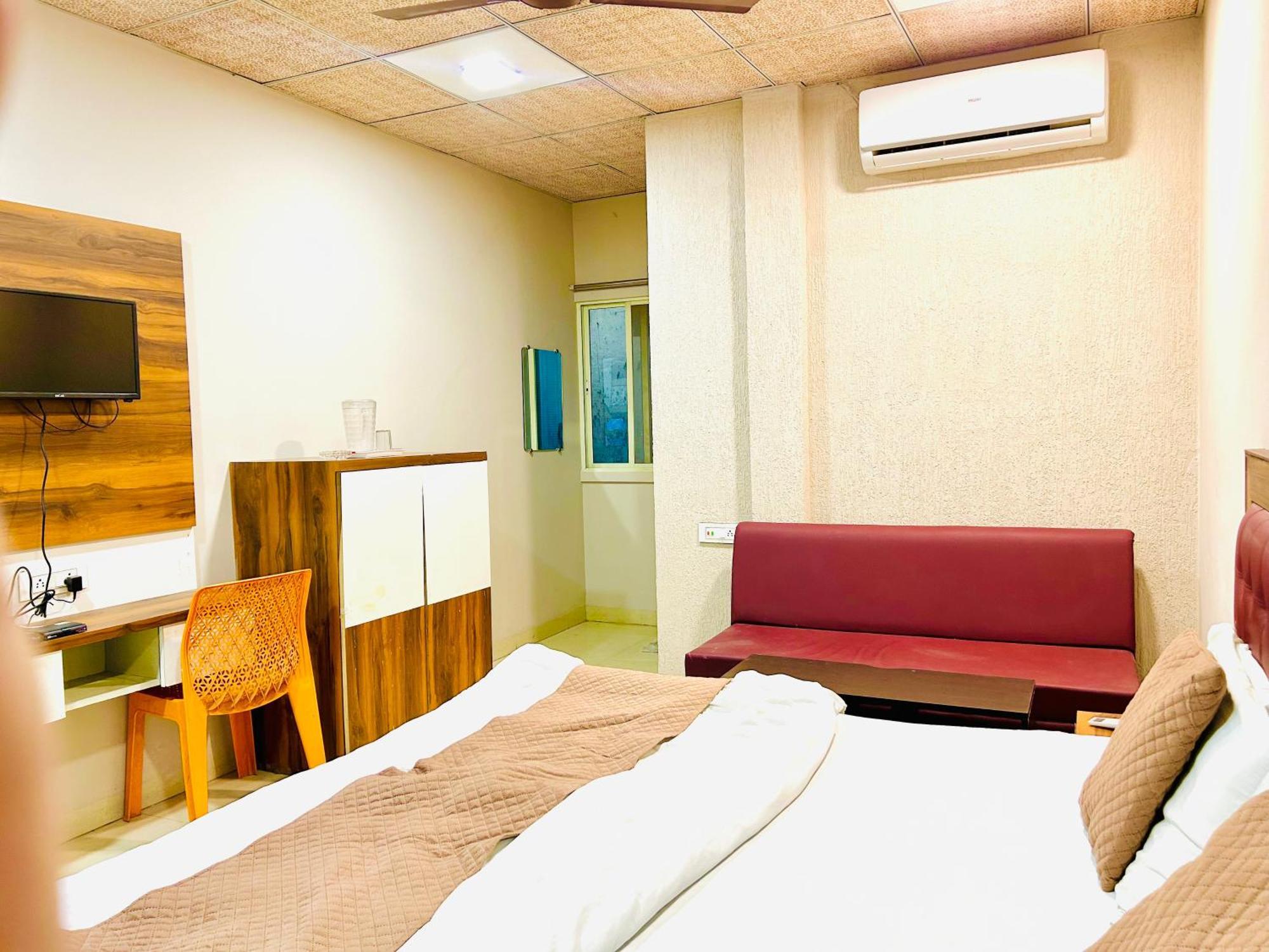 Jagtara Residency Hotel Индор Екстериор снимка
