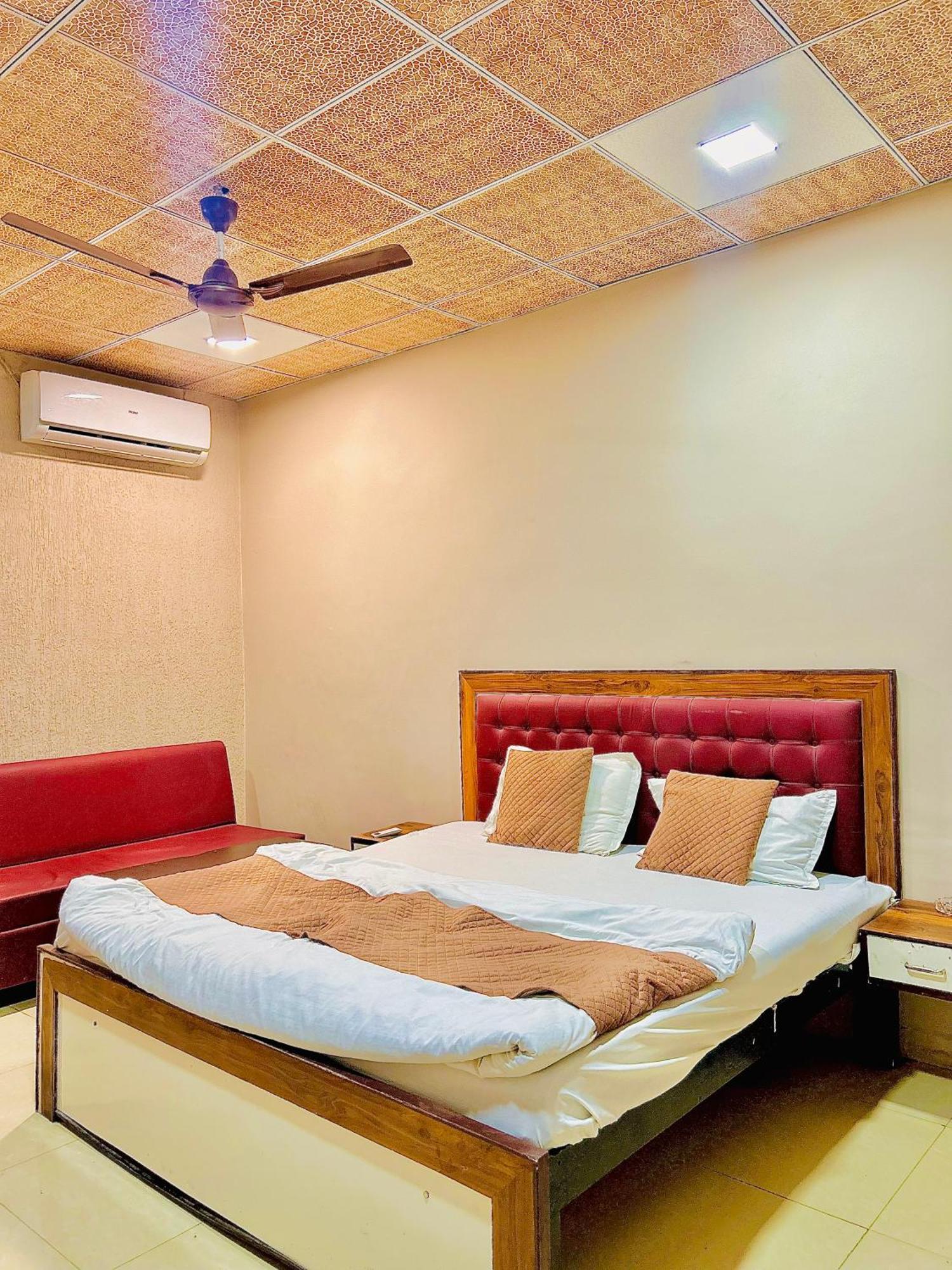 Jagtara Residency Hotel Индор Екстериор снимка