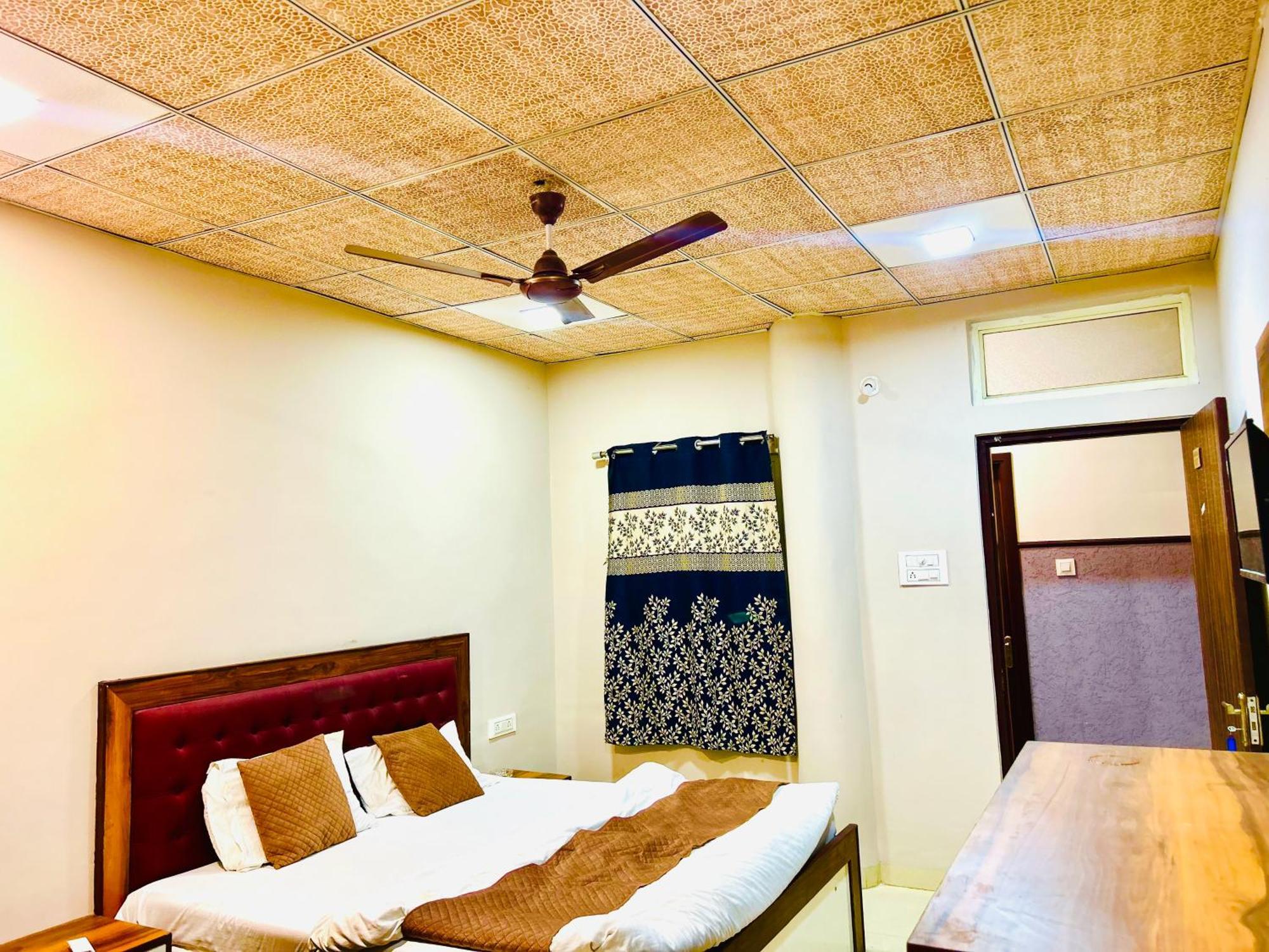 Jagtara Residency Hotel Индор Екстериор снимка